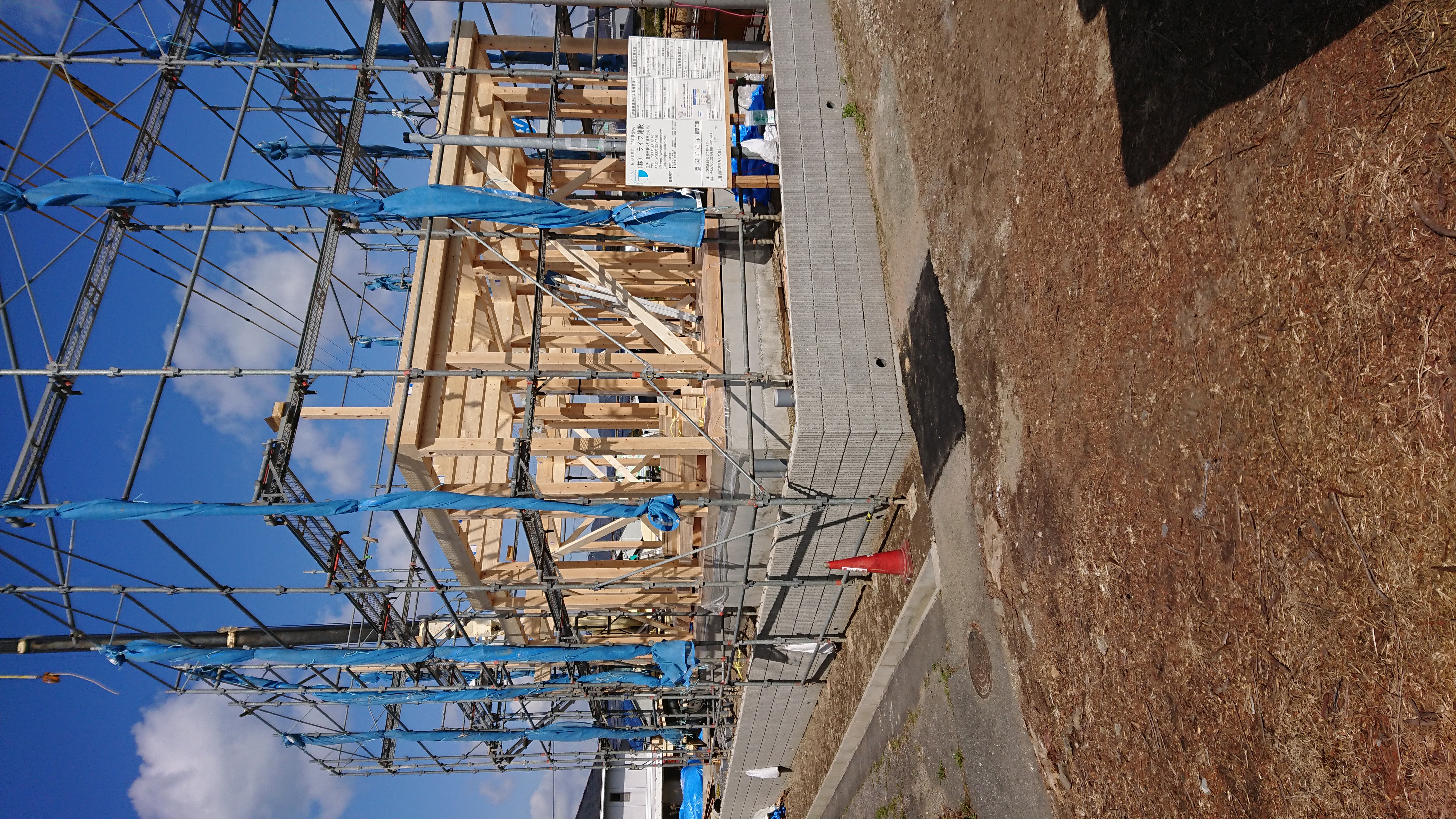 豊岡の家、建て方始まりました。